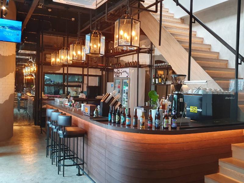 J Place Hotel by ZUZU - Restoran