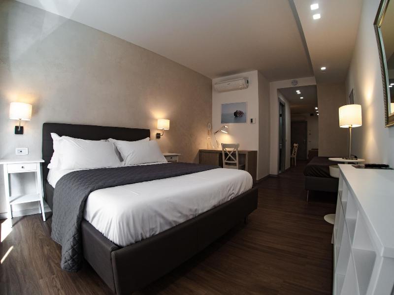 Prestige Rooms Chiaia - Oda