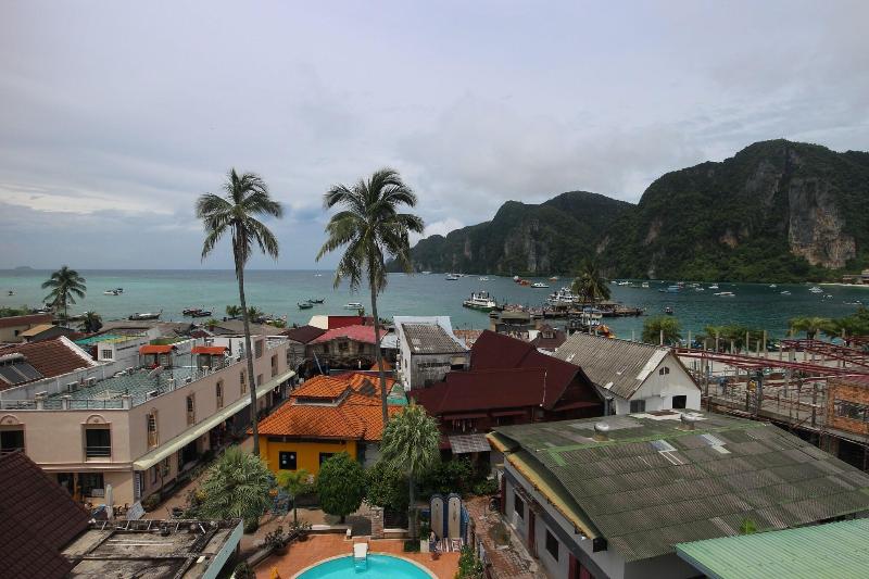 Phi Phi - Genel