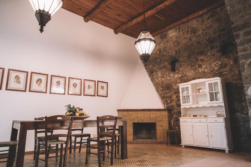 Villa Puolo - With Private Sea Access - Lobi