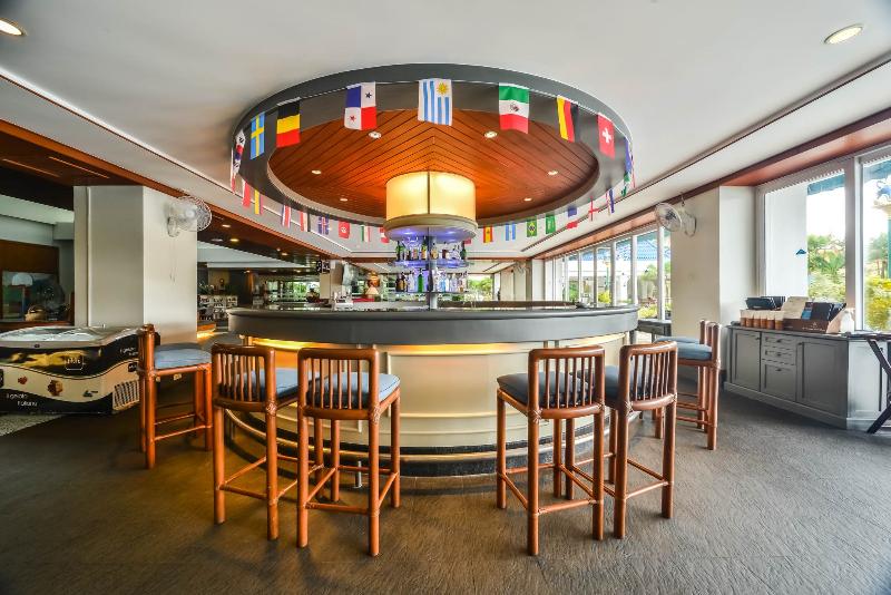 Andaman Beach Suites - Bar