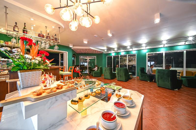 Andaman Beach Suites - Bar