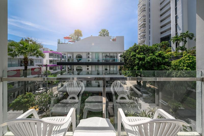 Andaman Beach Suites - Teras