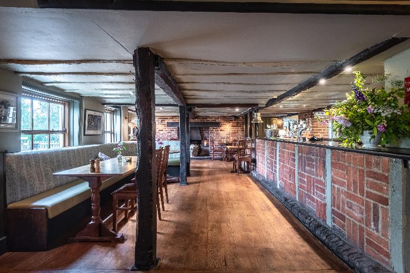 The Cricketers - Lobi