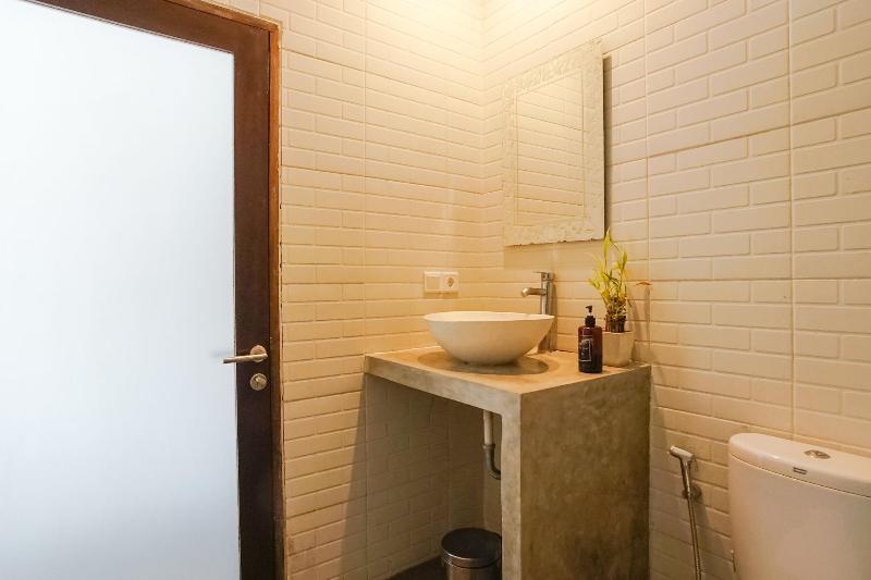 D'Meten Guest House Canggu By Zuzu - Oda