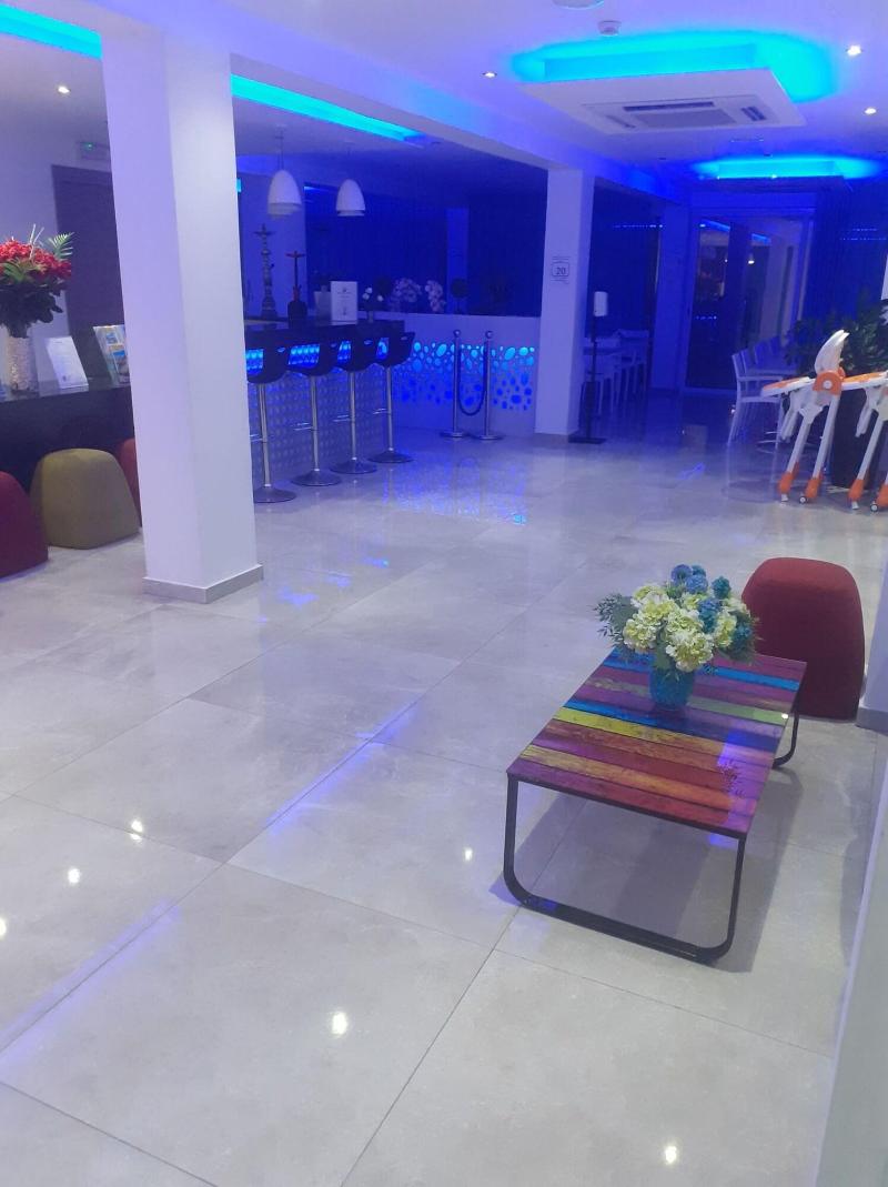 Sunny Blue Hotel - Lobi