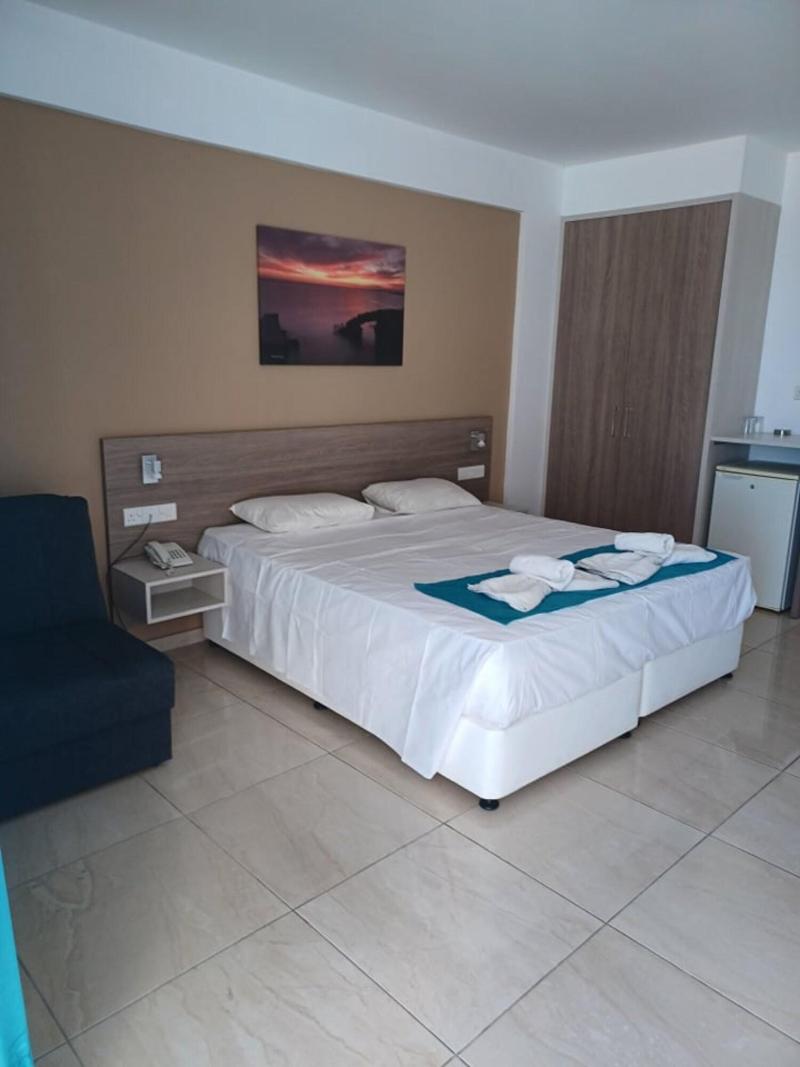 Sunny Blue Hotel - Oda