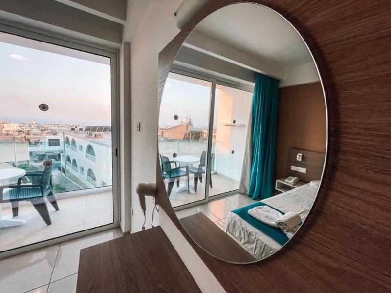 Sunny Blue Hotel - Oda
