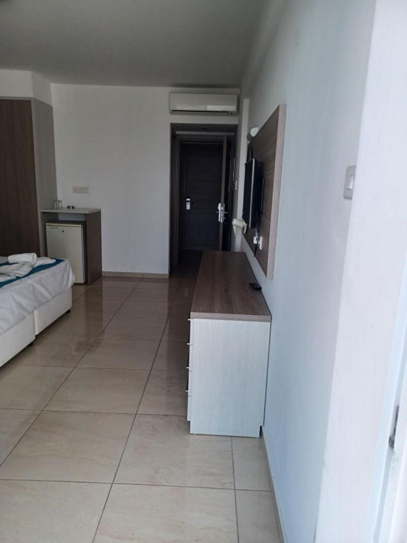 Sunny Blue Hotel - Oda