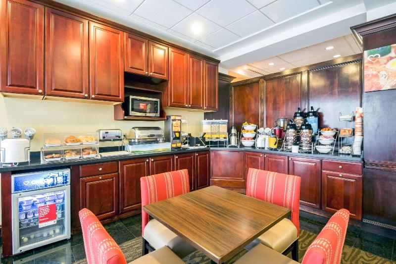 Comfort Suites at Woodbridge - Restoran
