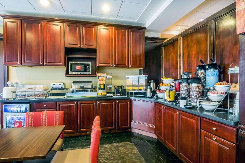 Comfort Suites at Woodbridge - Restoran