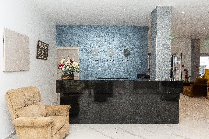 Flora Hotel Apartment - Lobi