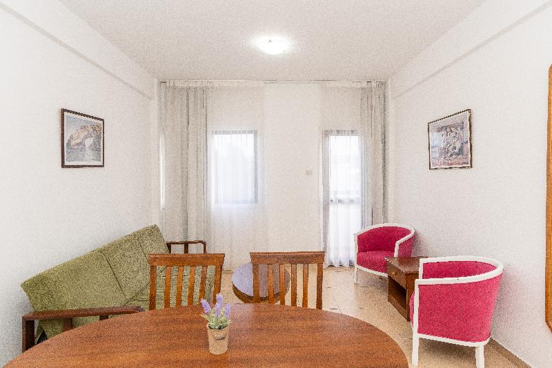 Flora Hotel Apartment - Oda