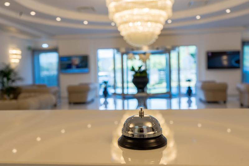 Pm Hotel - Lobi