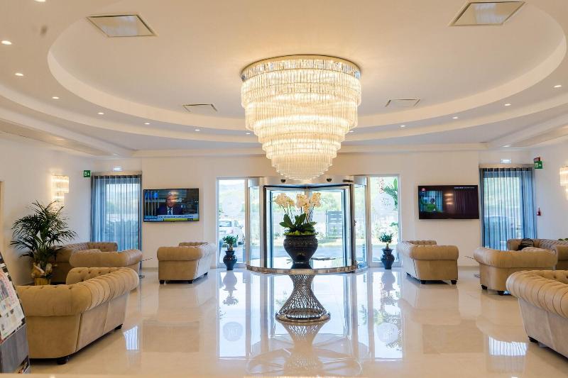 Pm Hotel - Lobi