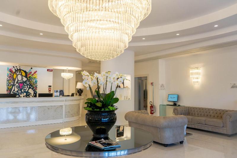 Pm Hotel - Lobi