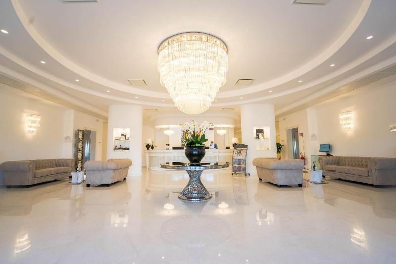 Pm Hotel - Lobi