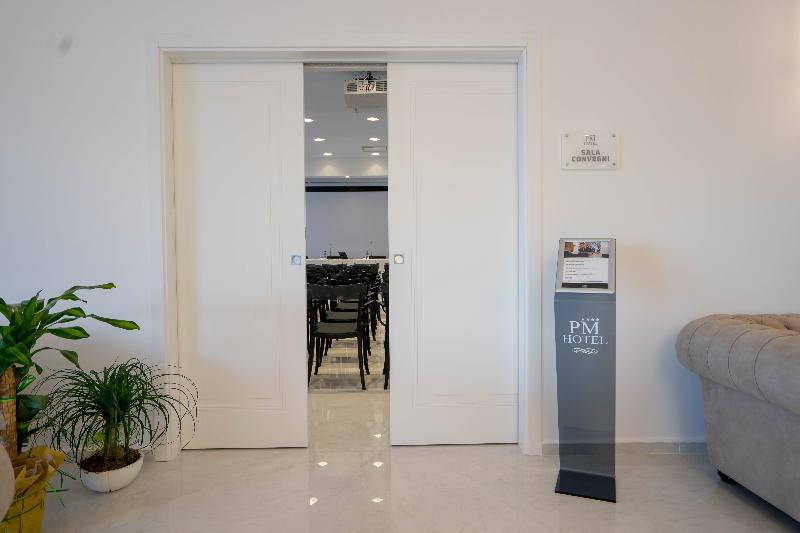 Pm Hotel - Lobi