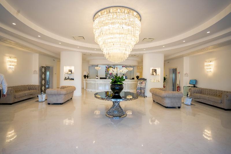 Pm Hotel - Lobi