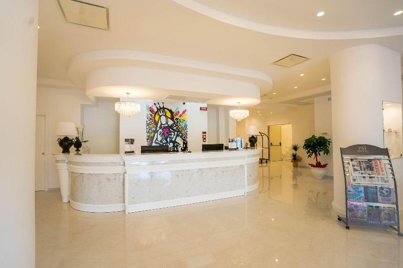 Pm Hotel - Lobi