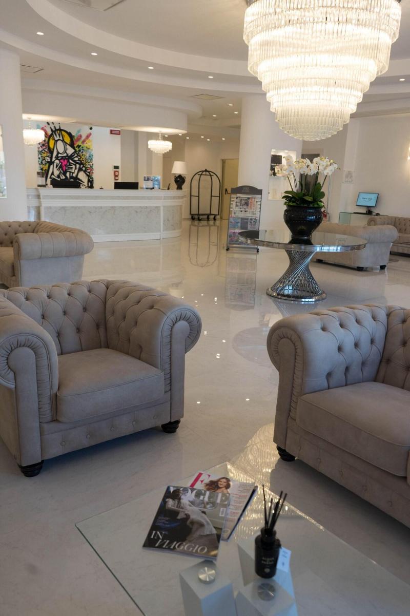 Pm Hotel - Lobi