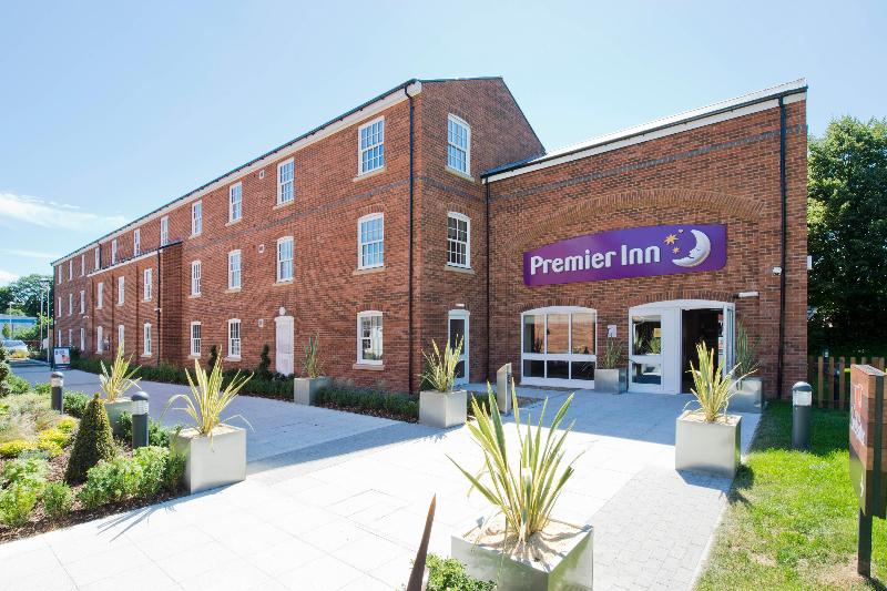 Premier Inn Farnham - Genel