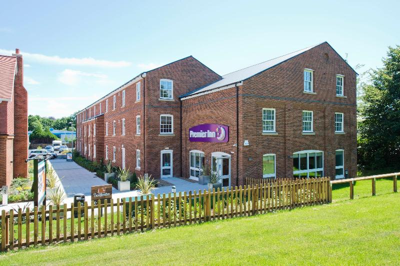 Premier Inn Farnham - Genel