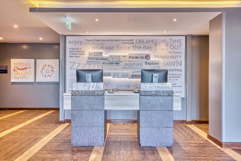 Premier Inn Saffron Walden - Lobi