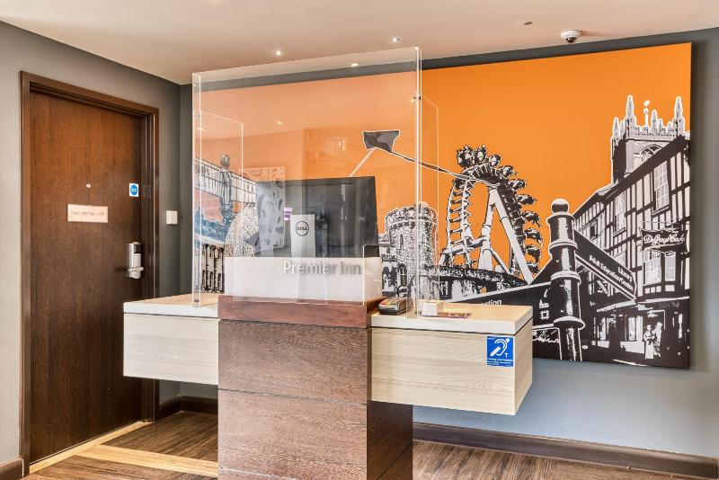 Premier Inn Buckingham - Lobi