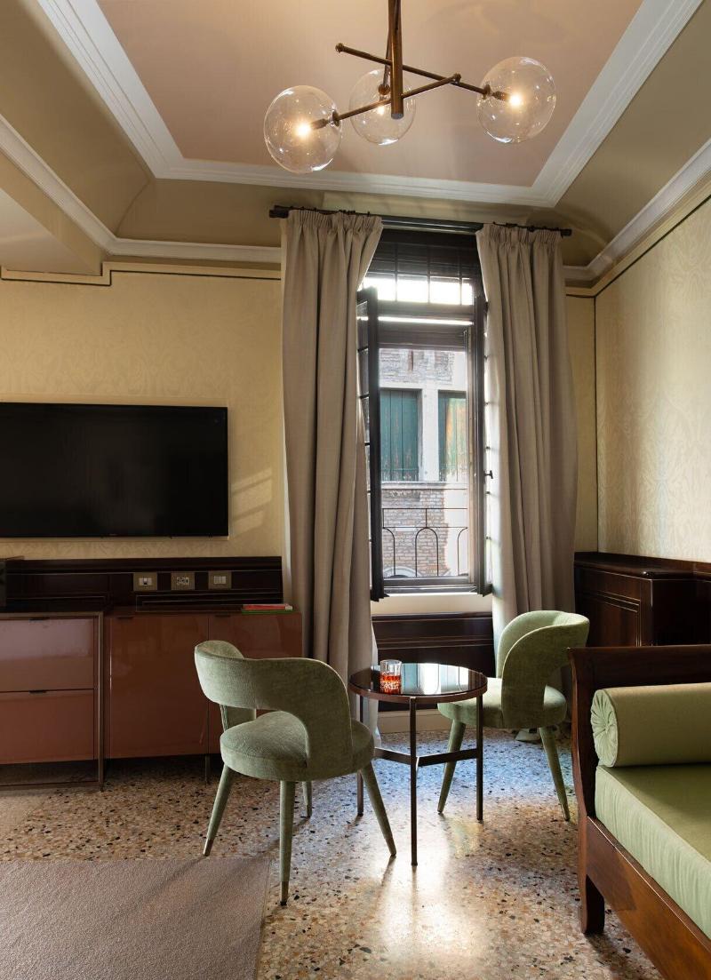 Eight Hotel Venezia - Oda