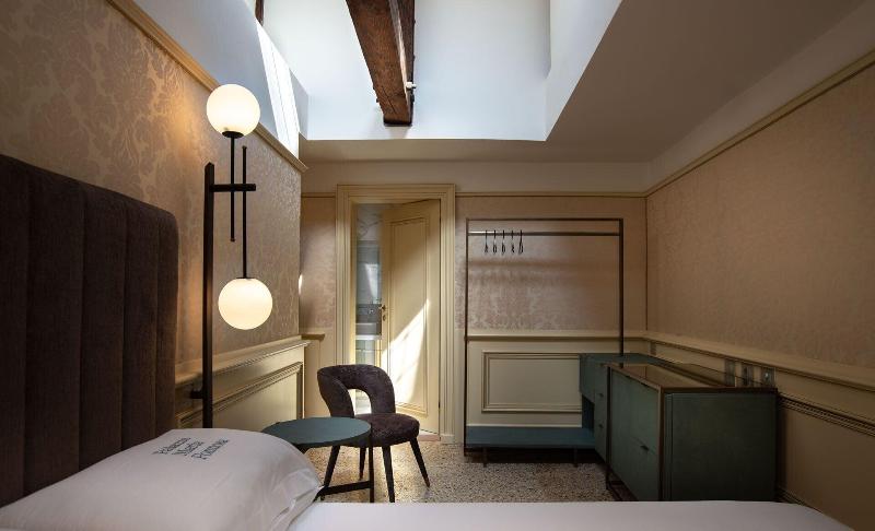 Eight Hotel Venezia - Oda