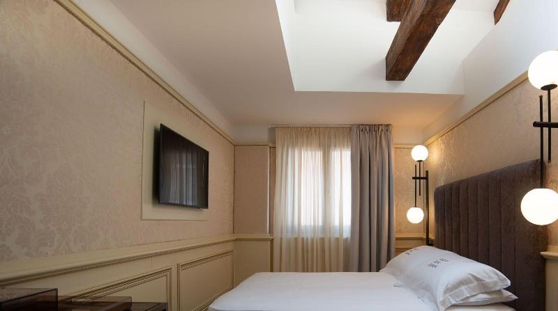 Eight Hotel Venezia - Oda