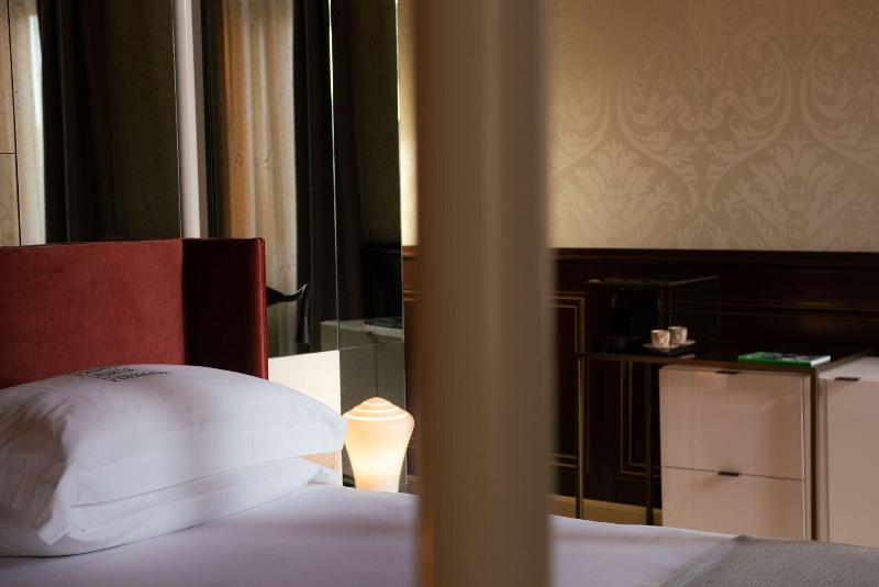 Eight Hotel Venezia - Oda