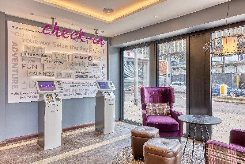 Premier Inn London Uxbridge Town Centre - Lobi