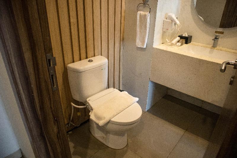Raja Hotel Kuta Mandalika - Oda