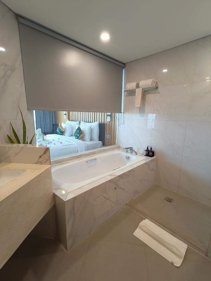 Raja Hotel Kuta Mandalika - Oda