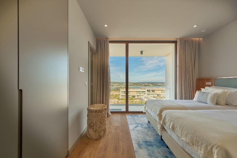 West Cliffs Ocean and Golf Resort - Oda