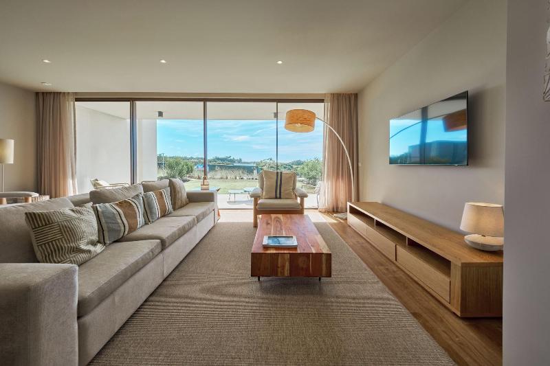 West Cliffs Ocean and Golf Resort - Oda