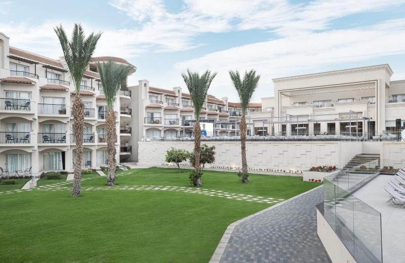The V Luxury Resort Sahl Hasheesh - Teras