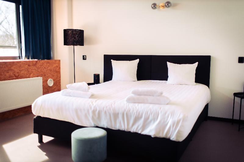 Urban Hotel The Golden Stork - Genel