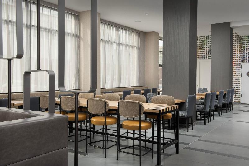 Residence Inn by Marriott New York Queens - Restoran