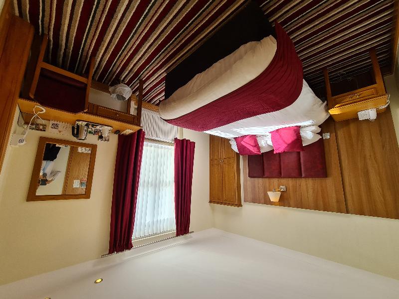 The Royal Hotel - Oda