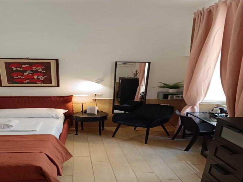 Hotel H22 - Oda