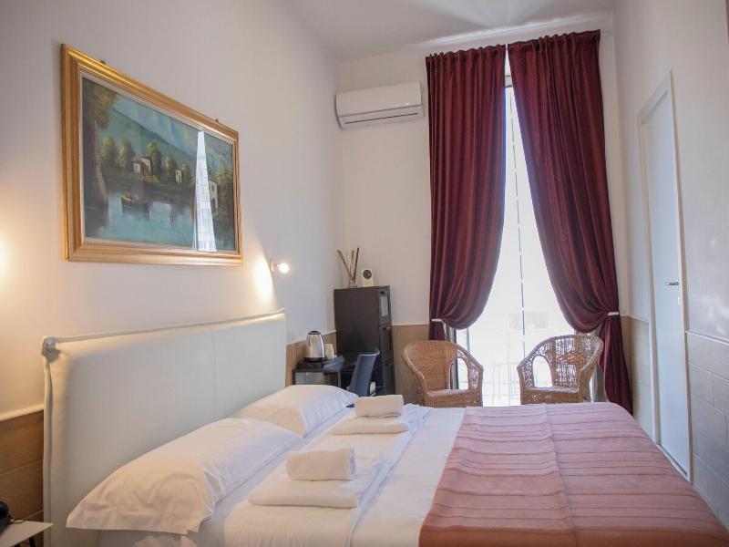 Hotel H22 - Oda
