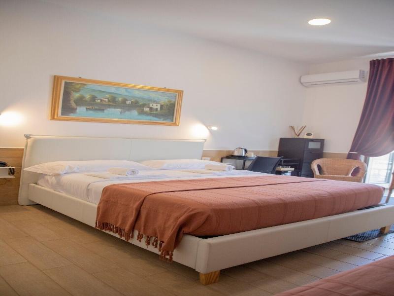 Hotel H22 - Oda