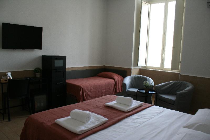 Hotel H22 - Oda