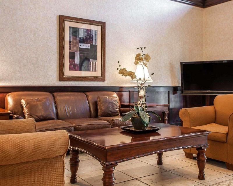 Comfort Suites East Brunswick - South River - Lobi