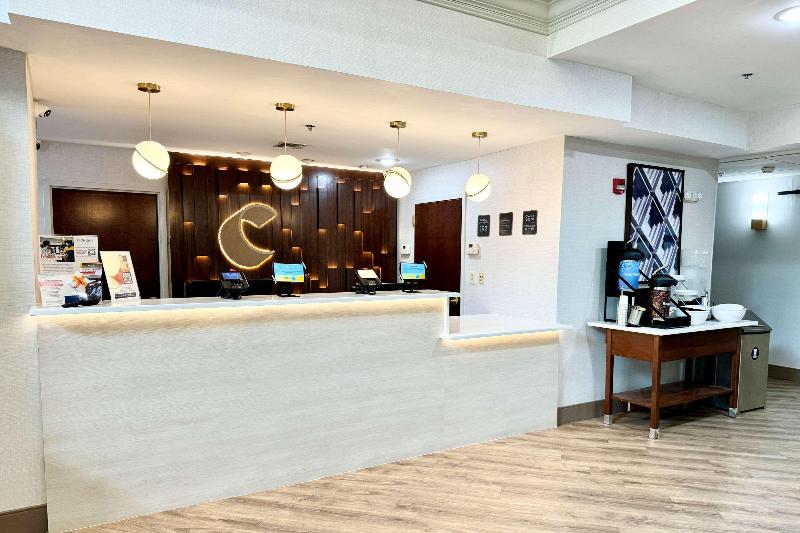 Comfort Suites East Brunswick - South River - Lobi
