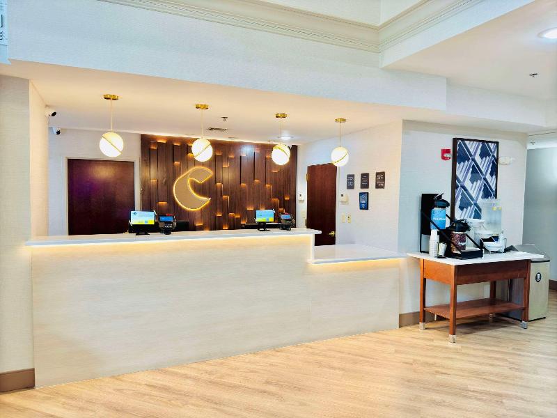 Comfort Suites East Brunswick - South River - Lobi
