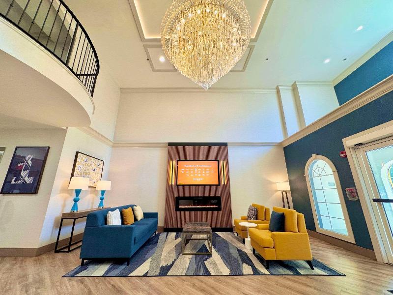 Comfort Suites East Brunswick - South River - Lobi